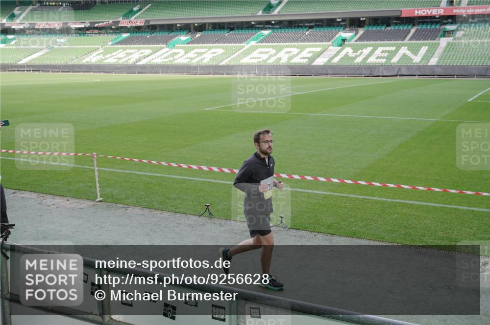 05.10.2025 - 20. swb-Marathon Bremen Michael Burmester http://msf.ph/oto/9256628 05.10.2025 10:44:21 Laufen im Stadion 7007, 8844, 9011, 9012, 9273, 9303, 9373, 9374, 9386, 9453, 9470, 9479, 9572, 9631, 9667, 9724, 9819, 9911, 9984, 10036, 10040, 10273, 10280, 10320, 10355, 10364, 10440, 10441, 10442, 10448, 10540, 10574, 10665, 10705, 10707, 10831, 10839, 10984, 11027, 11072, 11088, 11135, 11191, 11204, 11252, 11293, 11318, 11345, 11381, 11385, 11388, 11448, 11539, 11544, 11548, 11560, 11568, 11635, 9380, 9561, 9895, 10183, 10288, 10320, 10399, 10435, 10512, 10552 meine-sportfotos.de