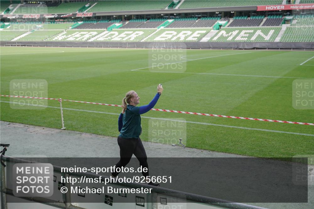 05.10.2025 - 20. swb-Marathon Bremen Michael Burmester http://msf.ph/oto/9256651 05.10.2025 10:44:22 Laufen im Stadion 7007, 8844, 9011, 9012, 9273, 9303, 9373, 9374, 9386, 9453, 9470, 9479, 9572, 9631, 9667, 9724, 9819, 9911, 9984, 10036, 10040, 10273, 10280, 10355, 10364, 10440, 10441, 10442, 10448, 10540, 10574, 10665, 10705, 10707, 10831, 10839, 10984, 11027, 11072, 11088, 11135, 11191, 11204, 11252, 11293, 11318, 11345, 11381, 11385, 11388, 11448, 11539, 11544, 11548, 11560, 11568, 11635, 9380, 9561, 9895, 10183, 10288, 10320, 10399, 10435, 10512, 10552 meine-sportfotos.de