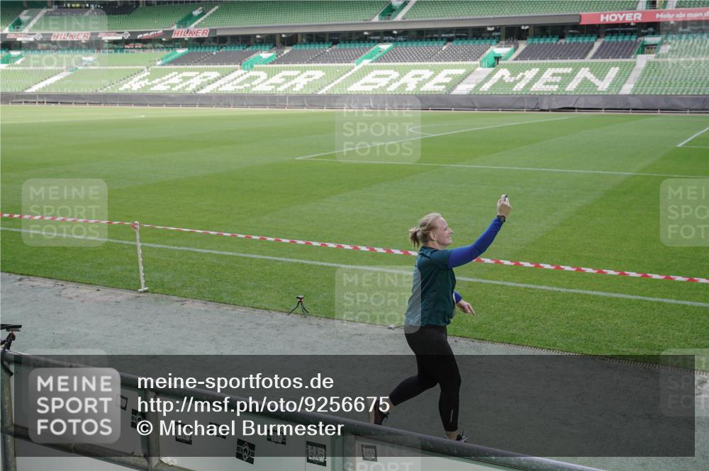 05.10.2025 - 20. swb-Marathon Bremen Michael Burmester http://msf.ph/oto/9256675 05.10.2025 10:44:23 Laufen im Stadion 7007, 8844, 9011, 9012, 9273, 9303, 9373, 9374, 9386, 9453, 9470, 9479, 9572, 9631, 9667, 9724, 9819, 9899, 9911, 9984, 10036, 10040, 10273, 10280, 10355, 10364, 10440, 10441, 10442, 10448, 10540, 10574, 10665, 10705, 10707, 10831, 10839, 10984, 11027, 11072, 11088, 11135, 11191, 11204, 11252, 11293, 11318, 11345, 11381, 11385, 11388, 11448, 11539, 11544, 11548, 11560, 11568, 11635, 9380, 9561, 9895, 9911, 10183, 10288, 10320, 10399, 10435, 10512, 10552 meine-sportfotos.de