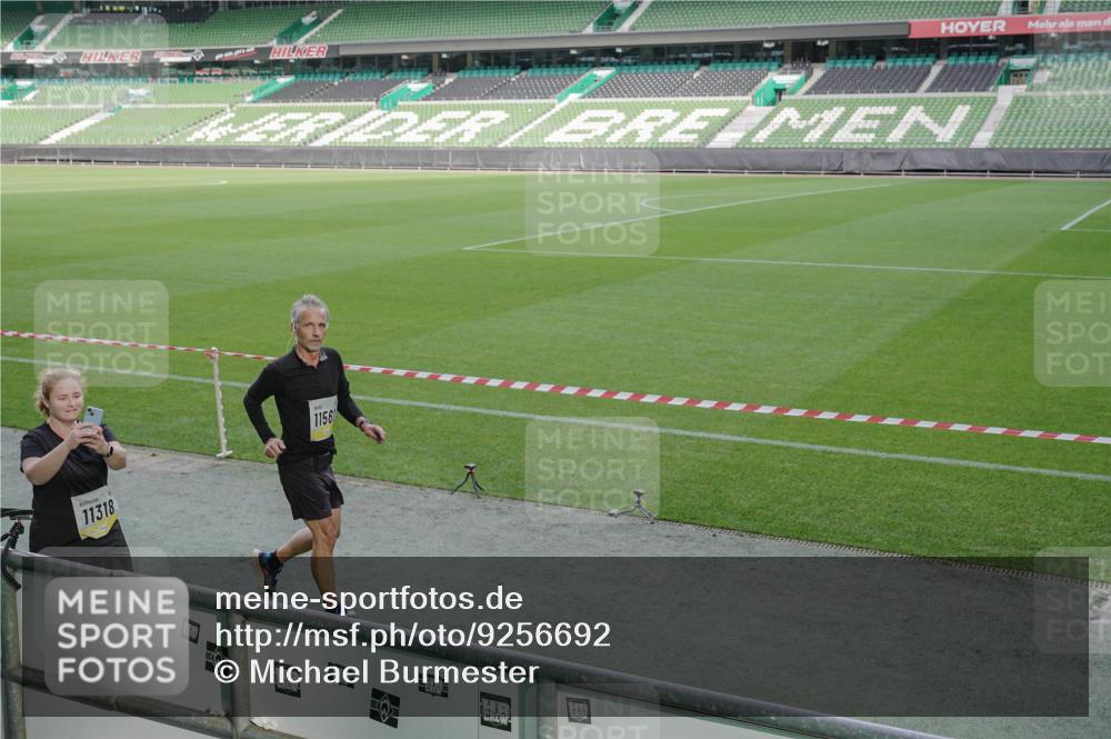 05.10.2025 - 20. swb-Marathon Bremen Michael Burmester http://msf.ph/oto/9256692 05.10.2025 10:44:24 Laufen im Stadion 7007, 8844, 9011, 9012, 9273, 9303, 9373, 9374, 9386, 9453, 9470, 9479, 9572, 9631, 9667, 9724, 9819, 9899, 9984, 10036, 10040, 10273, 10280, 10355, 10364, 10440, 10441, 10442, 10448, 10540, 10574, 10665, 10705, 10707, 10831, 10839, 10984, 11027, 11072, 11088, 11135, 11191, 11204, 11252, 11293, 11318, 11381, 11385, 11388, 11448, 11539, 11544, 11548, 11560, 11568, 11635, 9380, 9561, 9895, 9911, 9984, 10183, 10288, 10320, 10399, 10435, 10512, 10552 meine-sportfotos.de
