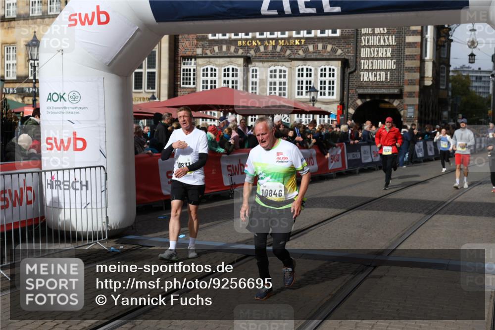 05.10.2025 - 20. swb-Marathon Bremen Yannick Fuchs http://msf.ph/oto/9256695 05.10.2025 11:16:10 Ziel 8476, 10355, 10831, 10846, 11375 meine-sportfotos.de
