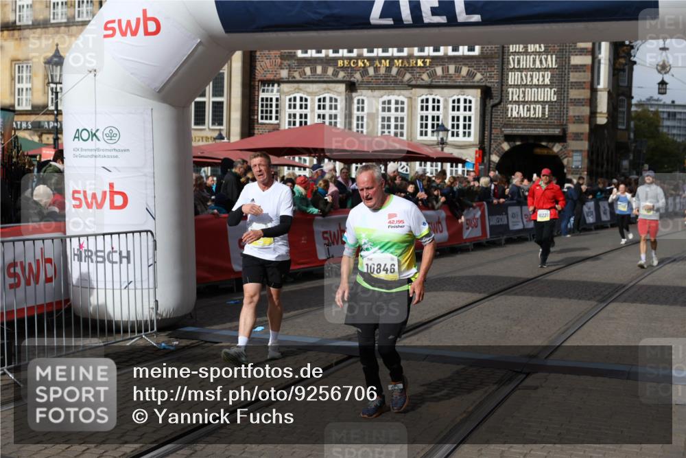 05.10.2025 - 20. swb-Marathon Bremen Yannick Fuchs http://msf.ph/oto/9256706 05.10.2025 11:16:10 Ziel 8476, 10355, 10831, 10846, 11375 meine-sportfotos.de