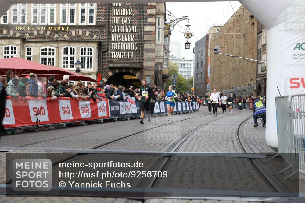 05.10.2025 - 20. swb-Marathon Bremen Yannick Fuchs http://msf.ph/oto/9256709 05.10.2025 10:46:55 Ziel 10277, 10411, 11327 meine-sportfotos.de