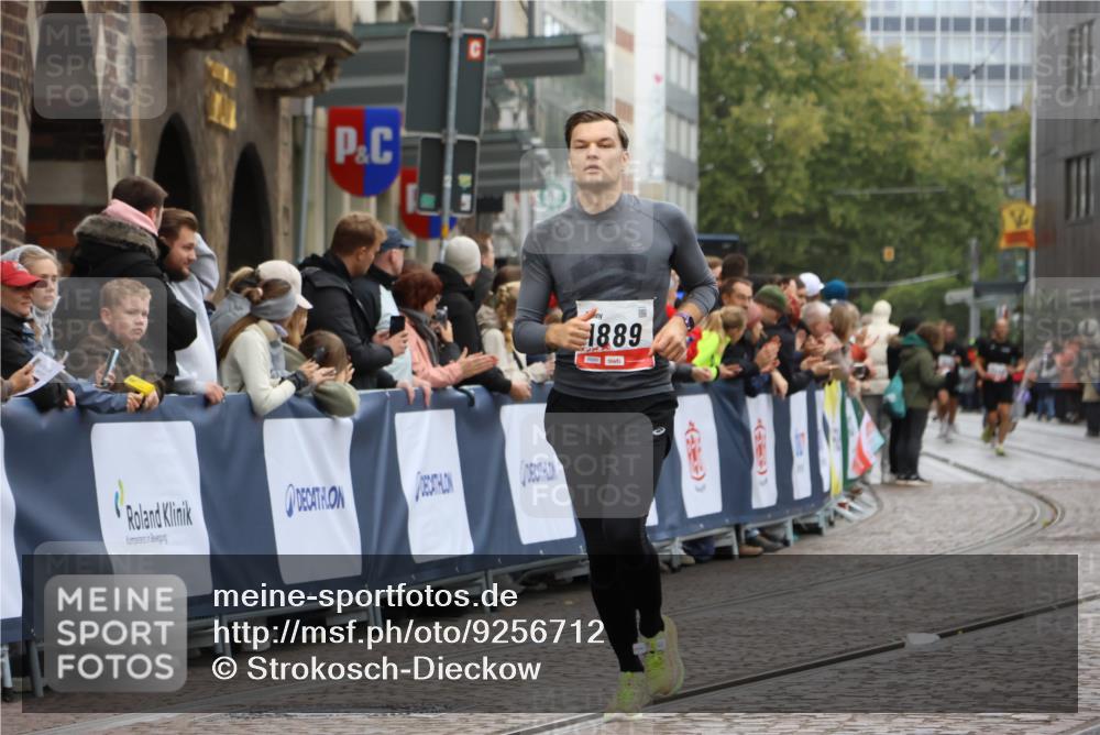 05.10.2025 - 20. swb-Marathon Bremen Strokosch-Dieckow http://msf.ph/oto/9256712 05.10.2025 12:54:21 Ziel 1889, 2129 meine-sportfotos.de