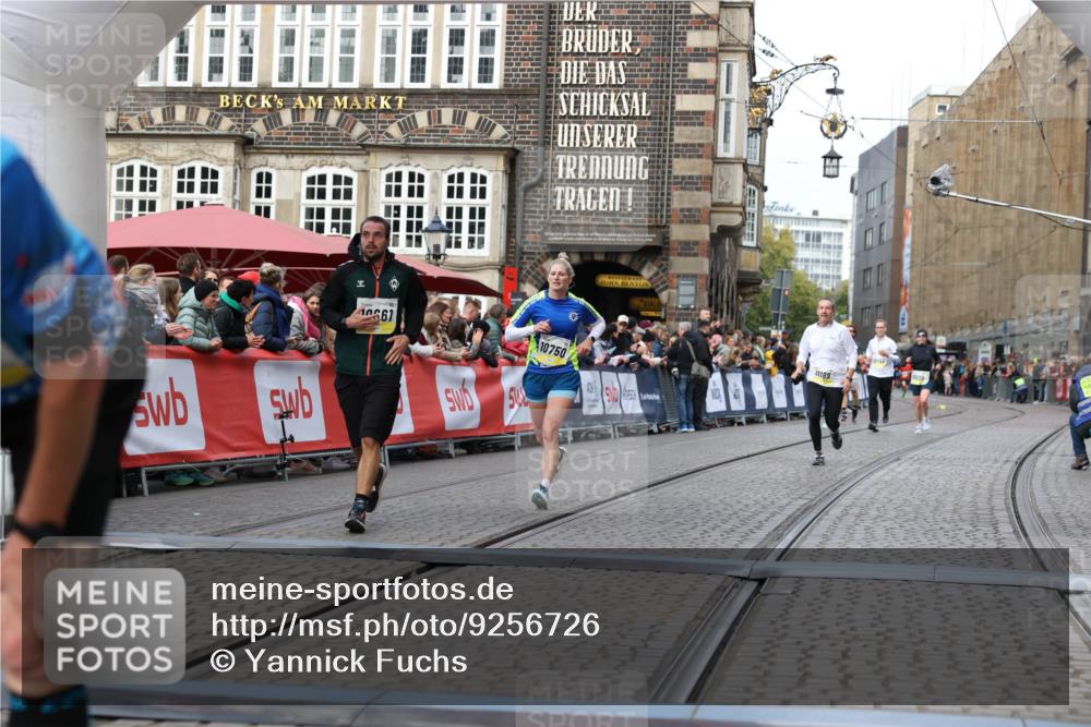 05.10.2025 - 20. swb-Marathon Bremen Yannick Fuchs http://msf.ph/oto/9256726 05.10.2025 10:46:59 Ziel 10277, 10661, 10750, 11189 meine-sportfotos.de
