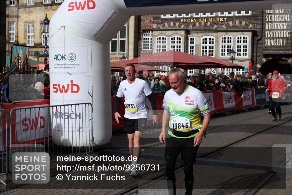 05.10.2025 - 20. swb-Marathon Bremen Yannick Fuchs http://msf.ph/oto/9256731 05.10.2025 11:16:11 Ziel 7109, 8476, 10220, 10355, 10831, 10846, 11331, 11375 meine-sportfotos.de