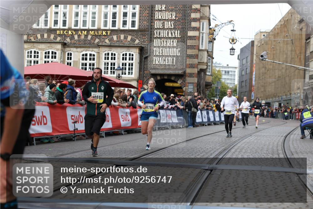 05.10.2025 - 20. swb-Marathon Bremen Yannick Fuchs http://msf.ph/oto/9256747 05.10.2025 10:46:59 Ziel 10277, 10661, 10750, 11189 meine-sportfotos.de
