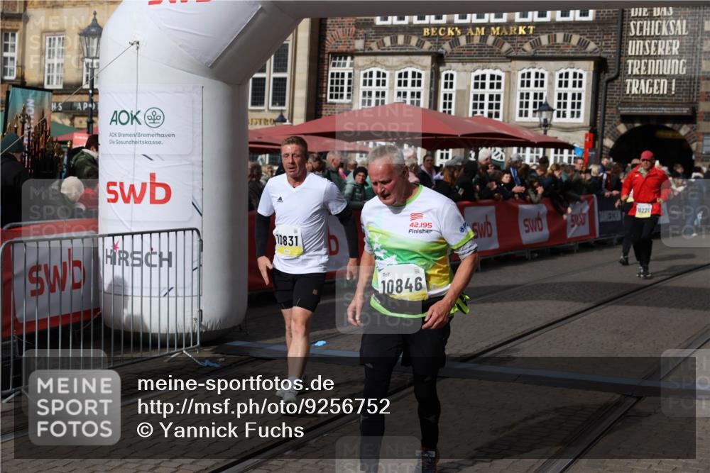 05.10.2025 - 20. swb-Marathon Bremen Yannick Fuchs http://msf.ph/oto/9256752 05.10.2025 11:16:11 Ziel 7109, 8476, 10220, 10355, 10831, 10846, 11331, 11375 meine-sportfotos.de