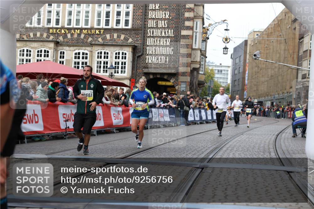 05.10.2025 - 20. swb-Marathon Bremen Yannick Fuchs http://msf.ph/oto/9256756 05.10.2025 10:46:59 Ziel 10277, 10661, 10750, 11189 meine-sportfotos.de