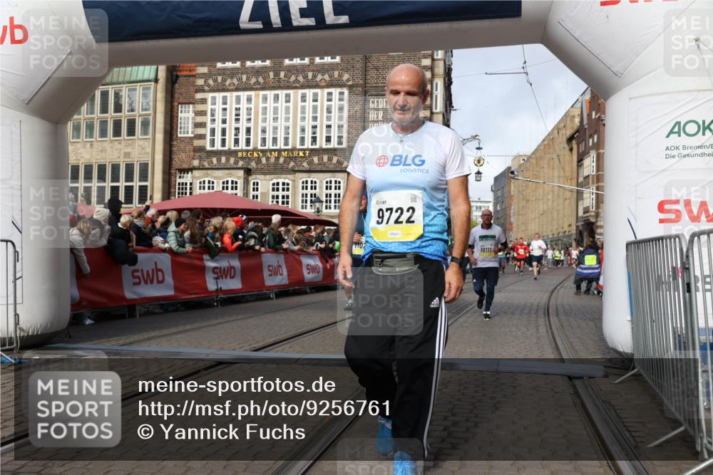 05.10.2025 - 20. swb-Marathon Bremen Yannick Fuchs http://msf.ph/oto/9256761 05.10.2025 10:55:36 Ziel 9722, 9856, 9902, 10111, 10256, 10260, 10745, 11025, 11197, 11380, 11431 meine-sportfotos.de