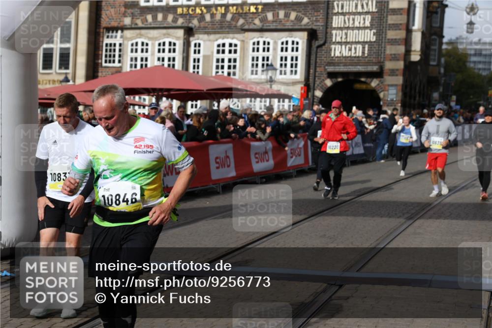 05.10.2025 - 20. swb-Marathon Bremen Yannick Fuchs http://msf.ph/oto/9256773 05.10.2025 11:16:11 Ziel 7109, 8476, 10220, 10355, 10831, 10846, 11331, 11375 meine-sportfotos.de