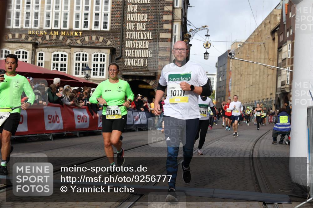 05.10.2025 - 20. swb-Marathon Bremen Yannick Fuchs http://msf.ph/oto/9256777 05.10.2025 10:55:37 Ziel 9722, 9856, 9902, 10111, 10256, 10260, 10262, 10745, 11025, 11197, 11380, 11431 meine-sportfotos.de