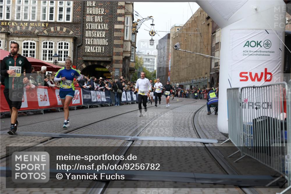 05.10.2025 - 20. swb-Marathon Bremen Yannick Fuchs http://msf.ph/oto/9256782 05.10.2025 10:46:59 Ziel 10277, 10661, 10750, 11189 meine-sportfotos.de