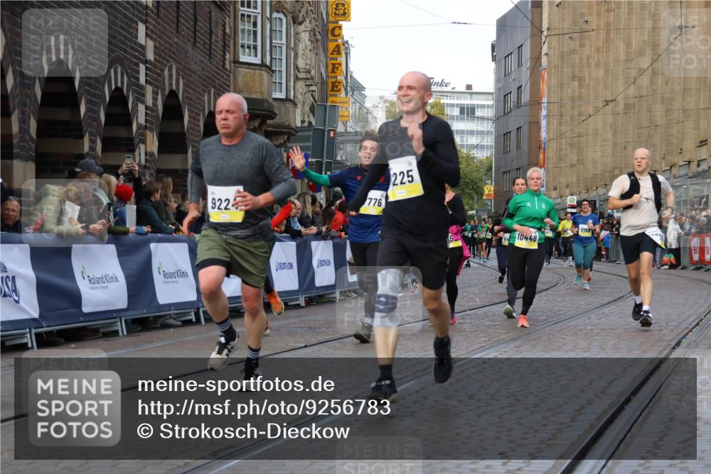 05.10.2025 - 20. swb-Marathon Bremen Strokosch-Dieckow http://msf.ph/oto/9256783 05.10.2025 11:03:25 Ziel 7776, 9224, 9225, 9308, 9486, 9498, 9850, 10446, 10963, 10995, 11103, 11124, 11150, 11236, 11502 meine-sportfotos.de