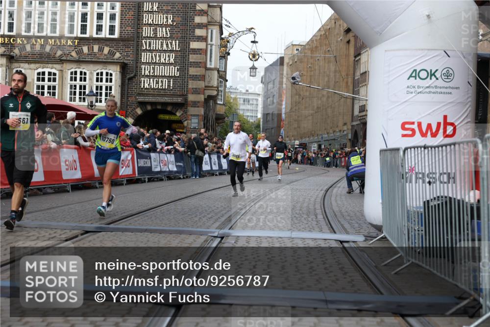05.10.2025 - 20. swb-Marathon Bremen Yannick Fuchs http://msf.ph/oto/9256787 05.10.2025 10:46:59 Ziel 10277, 10661, 10750, 11189 meine-sportfotos.de