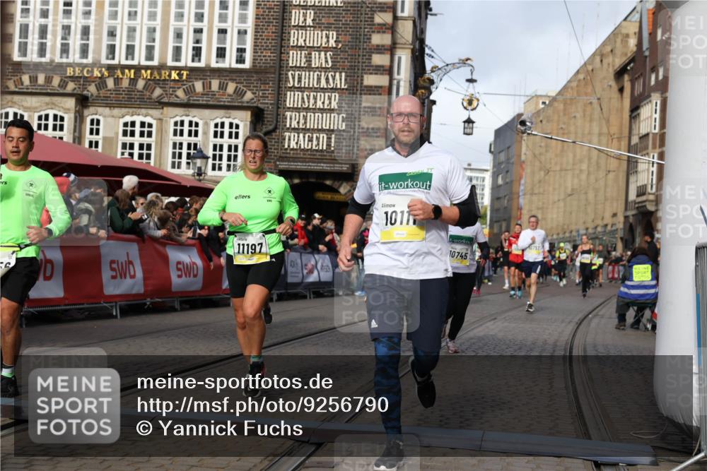 05.10.2025 - 20. swb-Marathon Bremen Yannick Fuchs http://msf.ph/oto/9256790 05.10.2025 10:55:37 Ziel 9722, 9856, 9902, 10111, 10256, 10260, 10262, 10745, 11025, 11197, 11380, 11431 meine-sportfotos.de