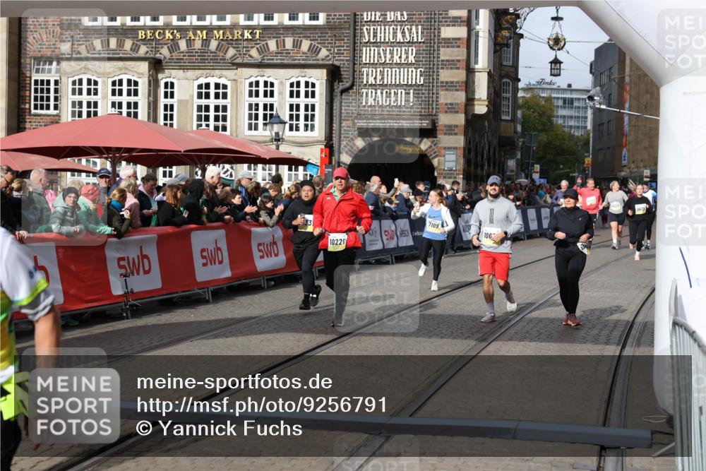 05.10.2025 - 20. swb-Marathon Bremen Yannick Fuchs http://msf.ph/oto/9256791 05.10.2025 11:16:12 Ziel 7109, 8476, 9640, 10220, 10635, 10831, 10846, 11331, 11375 meine-sportfotos.de