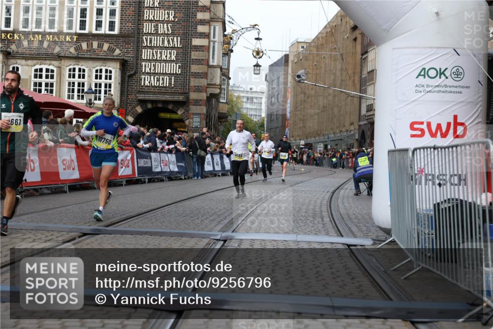 05.10.2025 - 20. swb-Marathon Bremen Yannick Fuchs http://msf.ph/oto/9256796 05.10.2025 10:46:59 Ziel 10277, 10661, 10750, 11189 meine-sportfotos.de