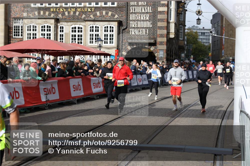 05.10.2025 - 20. swb-Marathon Bremen Yannick Fuchs http://msf.ph/oto/9256799 05.10.2025 11:16:12 Ziel 7109, 8476, 9640, 10220, 10635, 10831, 10846, 11331, 11375 meine-sportfotos.de