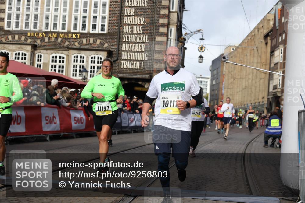 05.10.2025 - 20. swb-Marathon Bremen Yannick Fuchs http://msf.ph/oto/9256803 05.10.2025 10:55:37 Ziel 9722, 9856, 9902, 10111, 10256, 10260, 10262, 10745, 11025, 11197, 11380, 11431 meine-sportfotos.de