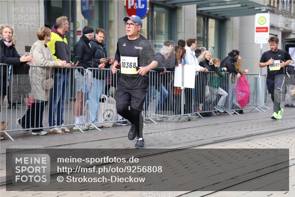 05.10.2025 - 20. swb-Marathon Bremen Strokosch-Dieckow http://msf.ph/oto/9256808 05.10.2025 10:58:00 Ziel 7077, 9174, 9330, 9433, 9462, 9608, 9634, 9820, 9952, 10055, 10084, 10261, 10368, 10377, 10398, 10408, 10586, 10620, 10786, 10988, 11049, 11181, 11184, 11291, 11495, 11562, 11591, 11608, 11700, 11724, 7077, 9174, 9330, 9433, 9462, 9608, 9634, 9820, 9952, 10055, 10084, 10261, 10368, 10377, 10398, 10408, 10586, 10620, 10786, 11562, 11608 meine-sportfotos.de