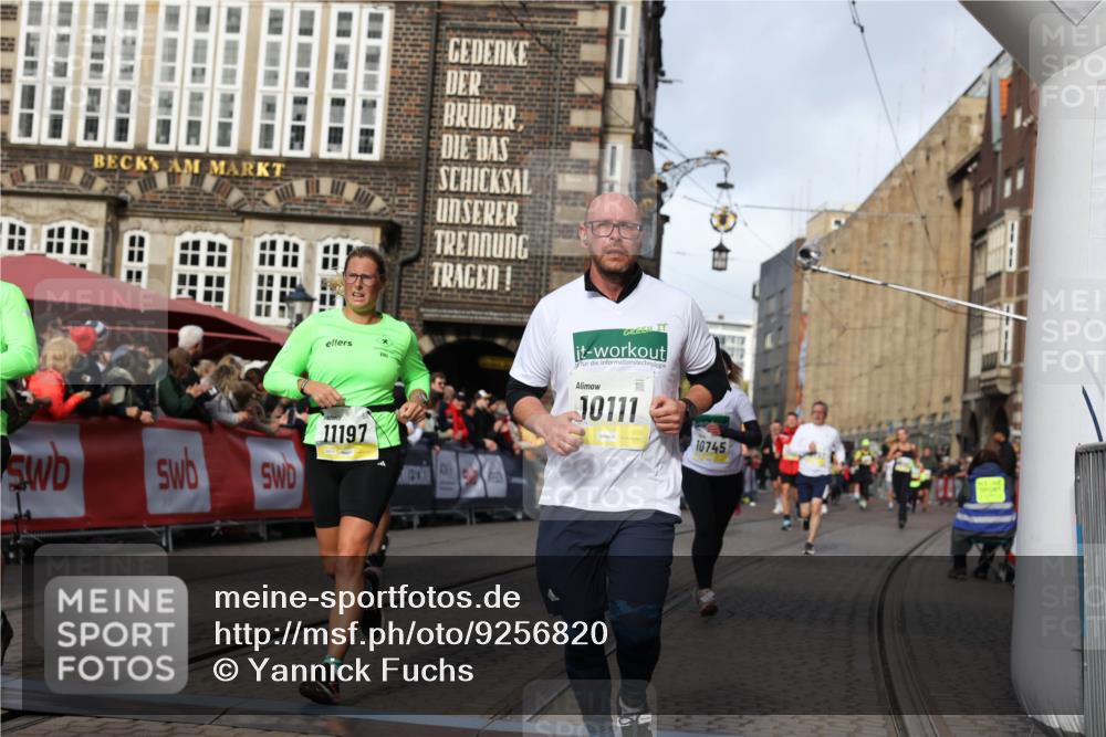 05.10.2025 - 20. swb-Marathon Bremen Yannick Fuchs http://msf.ph/oto/9256820 05.10.2025 10:55:38 Ziel 9722, 9856, 9902, 10111, 10256, 10262, 10745, 11025, 11197, 11380 meine-sportfotos.de