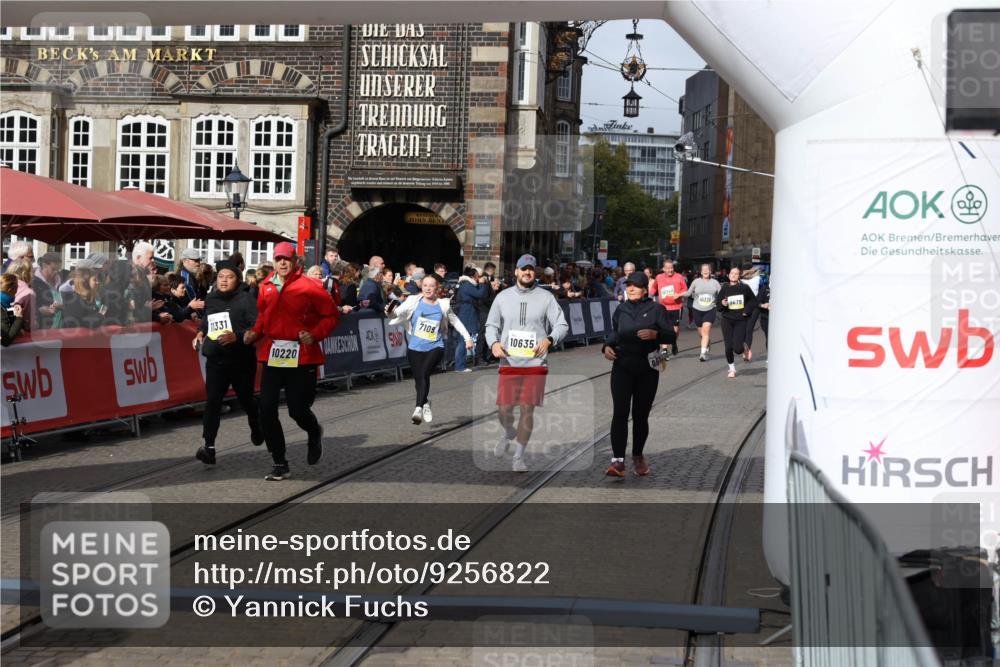 05.10.2025 - 20. swb-Marathon Bremen Yannick Fuchs http://msf.ph/oto/9256822 05.10.2025 11:16:12 Ziel 7109, 8476, 9640, 10220, 10635, 10831, 10846, 11331, 11375 meine-sportfotos.de