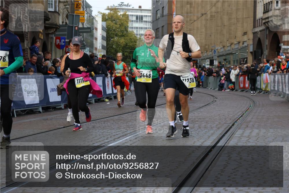 05.10.2025 - 20. swb-Marathon Bremen Strokosch-Dieckow http://msf.ph/oto/9256827 05.10.2025 11:03:26 Ziel 7199, 7776, 9224, 9225, 9308, 9486, 9498, 9850, 10446, 10963, 10995, 11103, 11124, 11150, 11236 meine-sportfotos.de