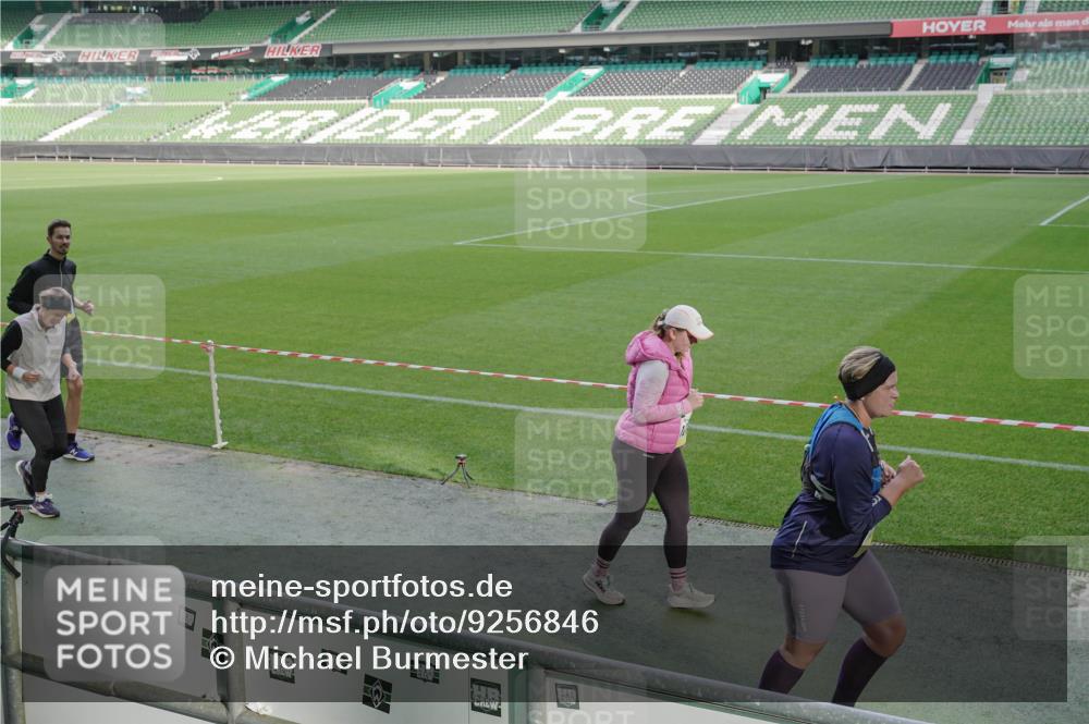 05.10.2025 - 20. swb-Marathon Bremen Michael Burmester http://msf.ph/oto/9256846 05.10.2025 10:44:35 Laufen im Stadion 7007, 8844, 9011, 9012, 9264, 9303, 9342, 9373, 9374, 9386, 9453, 9479, 9567, 9572, 9631, 9667, 9724, 9767, 9768, 9899, 9970, 10114, 10115, 10273, 10280, 10340, 10355, 10364, 10440, 10441, 10442, 10574, 10647, 10665, 10839, 10846, 10984, 11027, 11060, 11072, 11117, 11135, 11191, 11252, 11293, 11318, 11367, 11378, 11381, 11385, 11407, 11448, 11539, 11544, 11557, 11560, 11568, 11635, 9011, 9273, 9380, 9386, 9470, 9819, 9895, 9911, 9984, 10036, 10288, 10320, 10552 meine-sportfotos.de