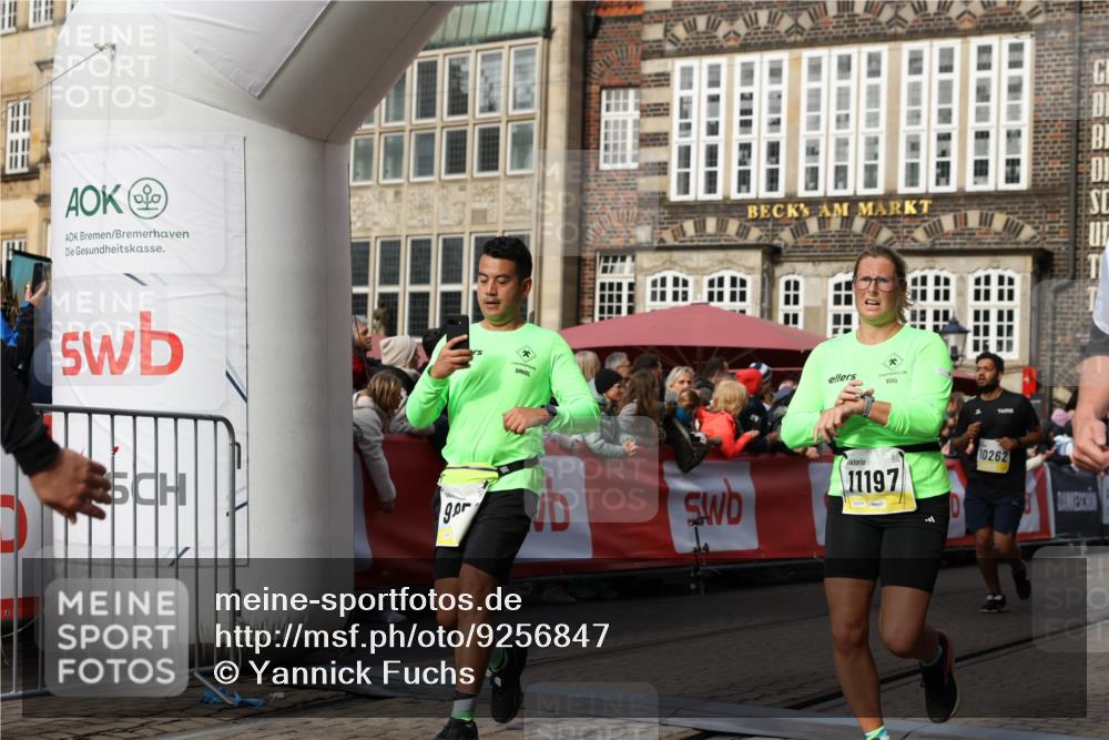 05.10.2025 - 20. swb-Marathon Bremen Yannick Fuchs http://msf.ph/oto/9256847 05.10.2025 10:55:38 Ziel 9722, 9856, 9902, 10111, 10256, 10262, 10745, 11025, 11197, 11380 meine-sportfotos.de