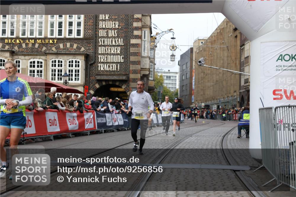 05.10.2025 - 20. swb-Marathon Bremen Yannick Fuchs http://msf.ph/oto/9256856 05.10.2025 10:47:01 Ziel 10661, 10750, 11189 meine-sportfotos.de