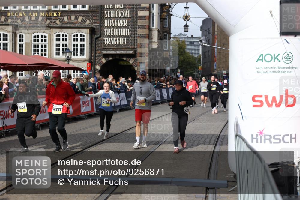 05.10.2025 - 20. swb-Marathon Bremen Yannick Fuchs http://msf.ph/oto/9256871 05.10.2025 11:16:13 Ziel 7109, 8476, 9640, 10220, 10635, 10831, 10846, 11331, 11375 meine-sportfotos.de