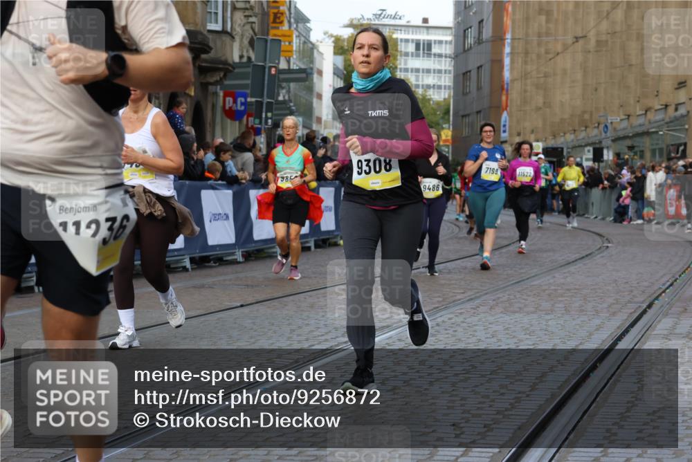 05.10.2025 - 20. swb-Marathon Bremen Strokosch-Dieckow http://msf.ph/oto/9256872 05.10.2025 11:03:28 Ziel 7199, 7776, 9224, 9308, 9486, 9498, 9850, 10446, 10995, 11150, 11236, 11522 meine-sportfotos.de