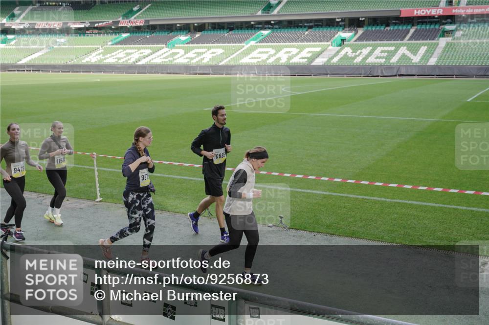 05.10.2025 - 20. swb-Marathon Bremen Michael Burmester http://msf.ph/oto/9256873 05.10.2025 10:44:37 Laufen im Stadion 7007, 8844, 9012, 9264, 9303, 9342, 9373, 9374, 9453, 9479, 9567, 9572, 9631, 9667, 9724, 9767, 9768, 9899, 9970, 10114, 10115, 10190, 10273, 10280, 10339, 10340, 10355, 10364, 10379, 10440, 10441, 10442, 10647, 10665, 10839, 10846, 10984, 11027, 11060, 11072, 11117, 11118, 11135, 11252, 11293, 11318, 11367, 11378, 11381, 11385, 11407, 11448, 11539, 11544, 11557, 11560, 11568, 11635, 9011, 9273, 9380, 9386, 9470, 9819, 9895, 9911, 9984, 10036, 10288, 10320 meine-sportfotos.de