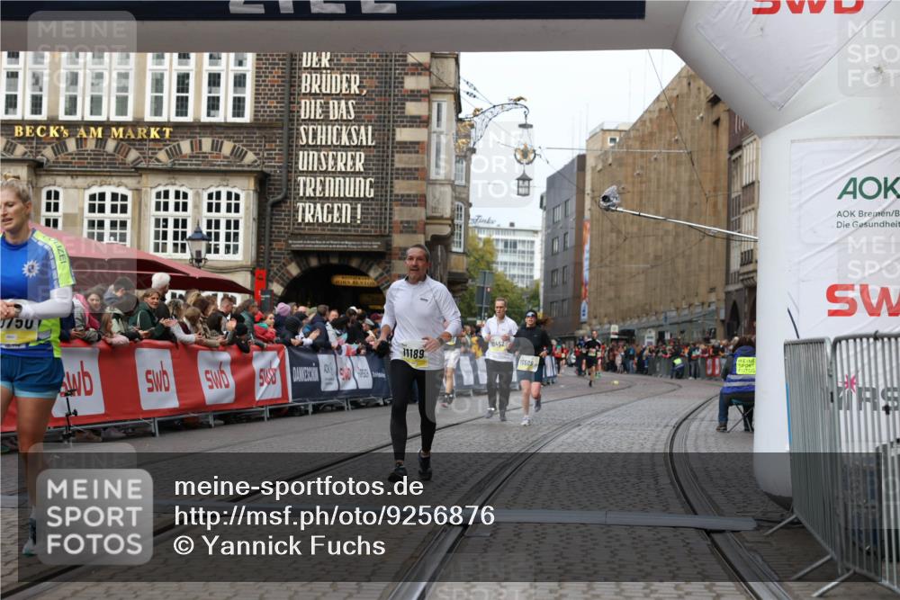 05.10.2025 - 20. swb-Marathon Bremen Yannick Fuchs http://msf.ph/oto/9256876 05.10.2025 10:47:01 Ziel 10661, 10750, 11189 meine-sportfotos.de