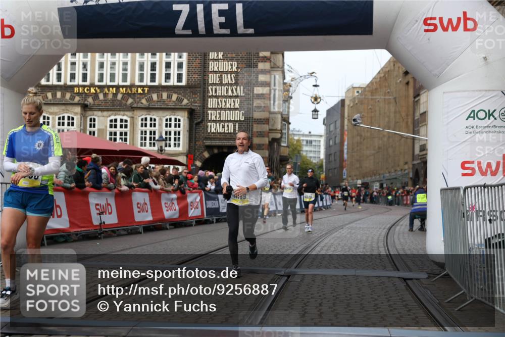 05.10.2025 - 20. swb-Marathon Bremen Yannick Fuchs http://msf.ph/oto/9256887 05.10.2025 10:47:02 Ziel 9413, 10452, 10509, 10661, 10750, 11189 meine-sportfotos.de