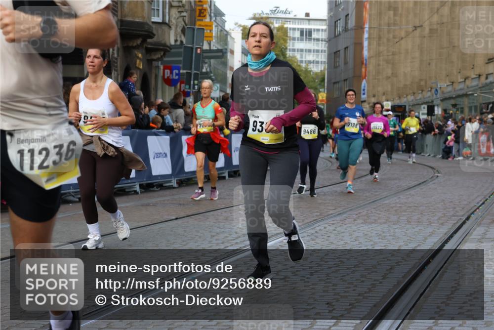 05.10.2025 - 20. swb-Marathon Bremen Strokosch-Dieckow http://msf.ph/oto/9256889 05.10.2025 11:03:28 Ziel 7199, 7776, 9224, 9308, 9486, 9498, 9850, 10446, 10995, 11150, 11236, 11522 meine-sportfotos.de