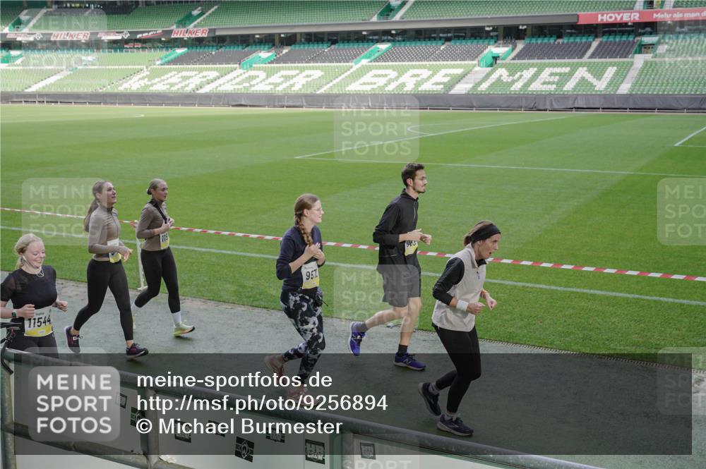 05.10.2025 - 20. swb-Marathon Bremen Michael Burmester http://msf.ph/oto/9256894 05.10.2025 10:44:38 Laufen im Stadion 7007, 8844, 9012, 9264, 9303, 9342, 9373, 9374, 9453, 9479, 9567, 9572, 9631, 9667, 9724, 9767, 9768, 9899, 9948, 9970, 10114, 10115, 10190, 10273, 10339, 10340, 10355, 10364, 10379, 10440, 10441, 10442, 10647, 10665, 10839, 10846, 10984, 11060, 11072, 11117, 11118, 11135, 11252, 11293, 11318, 11367, 11378, 11381, 11385, 11407, 11448, 11539, 11544, 11557, 11560, 11568, 11635, 9011, 9273, 9386, 9470, 9819, 9895, 9911, 9984, 10036, 10288, 10320 meine-sportfotos.de