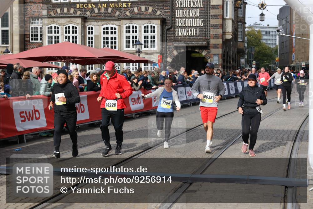 05.10.2025 - 20. swb-Marathon Bremen Yannick Fuchs http://msf.ph/oto/9256914 05.10.2025 11:16:14 Ziel 7109, 9640, 10220, 10635, 10831, 10846, 11331 meine-sportfotos.de