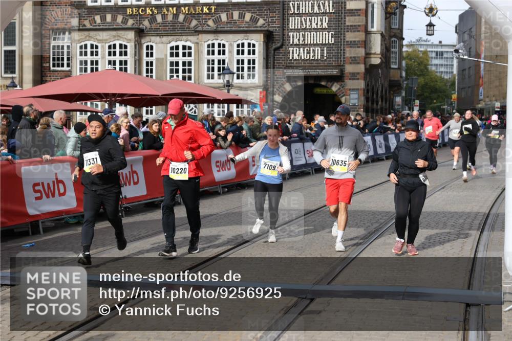 05.10.2025 - 20. swb-Marathon Bremen Yannick Fuchs http://msf.ph/oto/9256925 05.10.2025 11:16:14 Ziel 7109, 9640, 10220, 10635, 10831, 10846, 11331 meine-sportfotos.de