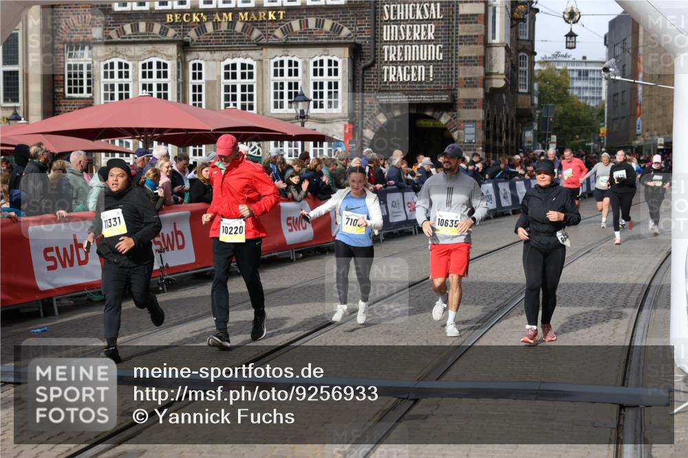 05.10.2025 - 20. swb-Marathon Bremen Yannick Fuchs http://msf.ph/oto/9256933 05.10.2025 11:16:14 Ziel 7109, 9640, 10220, 10635, 10831, 10846, 11331 meine-sportfotos.de