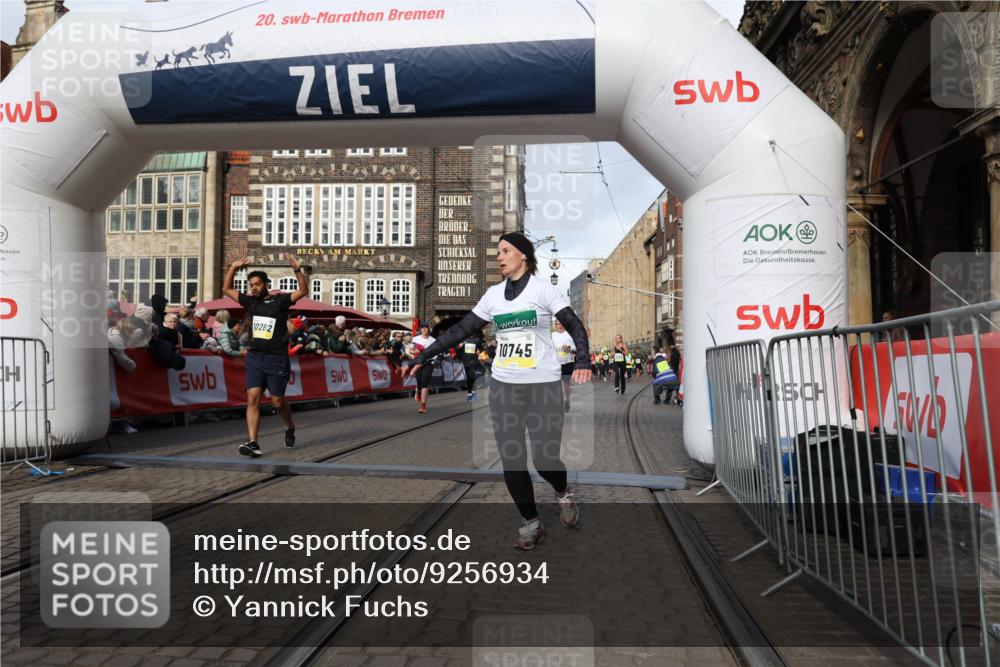 05.10.2025 - 20. swb-Marathon Bremen Yannick Fuchs http://msf.ph/oto/9256934 05.10.2025 10:55:40 Ziel 9492, 9720, 9722, 9856, 9902, 10107, 10111, 10195, 10262, 10745, 10757, 11025, 11197 meine-sportfotos.de