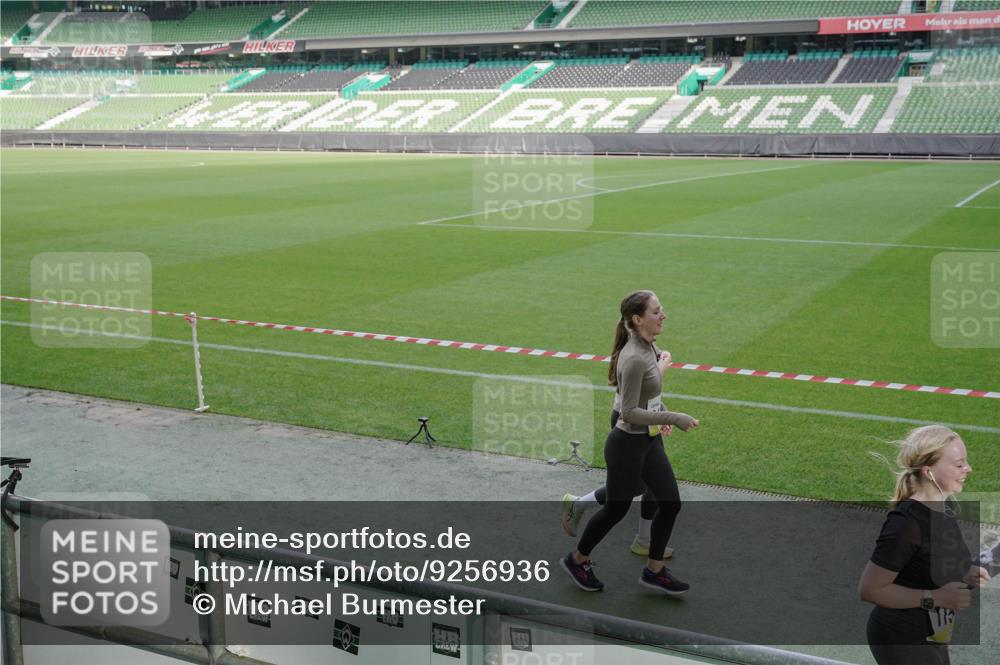 05.10.2025 - 20. swb-Marathon Bremen Michael Burmester http://msf.ph/oto/9256936 05.10.2025 10:44:39 Laufen im Stadion 7007, 8844, 9012, 9264, 9303, 9342, 9373, 9374, 9453, 9479, 9567, 9572, 9631, 9667, 9724, 9767, 9768, 9899, 9948, 9970, 10114, 10115, 10190, 10273, 10339, 10340, 10355, 10364, 10379, 10440, 10441, 10442, 10647, 10665, 10839, 10846, 10984, 11060, 11072, 11117, 11118, 11135, 11252, 11293, 11318, 11367, 11378, 11381, 11385, 11407, 11448, 11539, 11544, 11557, 11560, 11568, 11635, 9011, 9273, 9386, 9470, 9819, 9895, 9911, 9984, 10036, 10320 meine-sportfotos.de