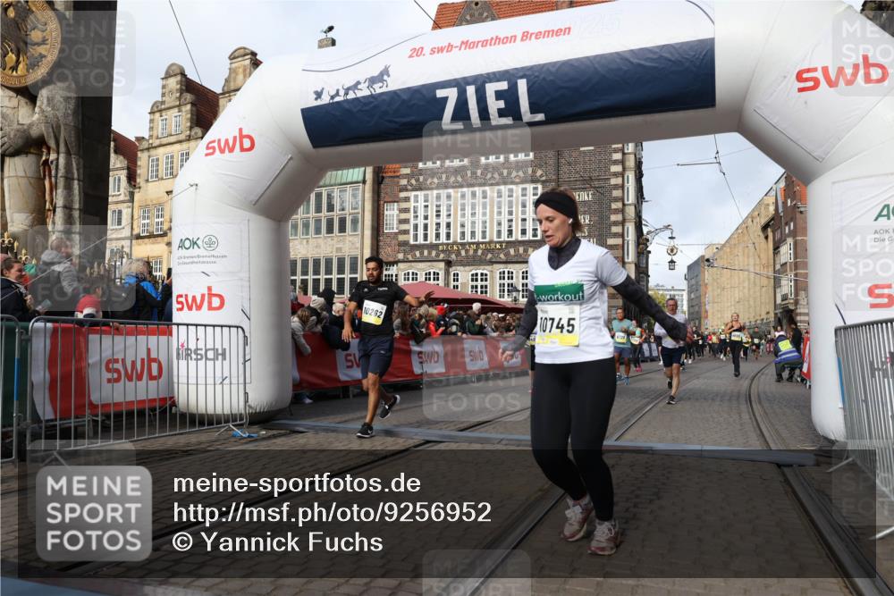 05.10.2025 - 20. swb-Marathon Bremen Yannick Fuchs http://msf.ph/oto/9256952 05.10.2025 10:55:40 Ziel 9492, 9720, 9722, 9856, 9902, 10107, 10111, 10195, 10262, 10745, 10757, 11025, 11197 meine-sportfotos.de