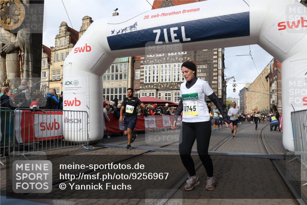 05.10.2025 - 20. swb-Marathon Bremen Yannick Fuchs http://msf.ph/oto/9256967 05.10.2025 10:55:40 Ziel 9492, 9720, 9722, 9856, 9902, 10107, 10111, 10195, 10262, 10745, 10757, 11025, 11197 meine-sportfotos.de