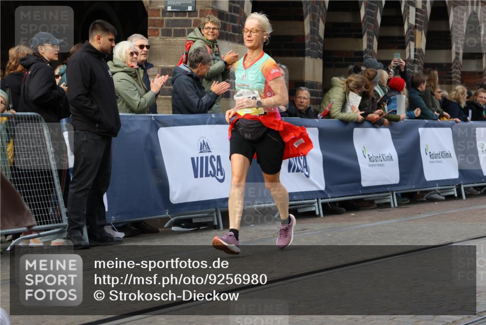 05.10.2025 - 20. swb-Marathon Bremen Strokosch-Dieckow http://msf.ph/oto/9256980 05.10.2025 11:03:31 Ziel 7199, 9486, 9498, 9850, 9940, 10213, 11150, 11522 meine-sportfotos.de