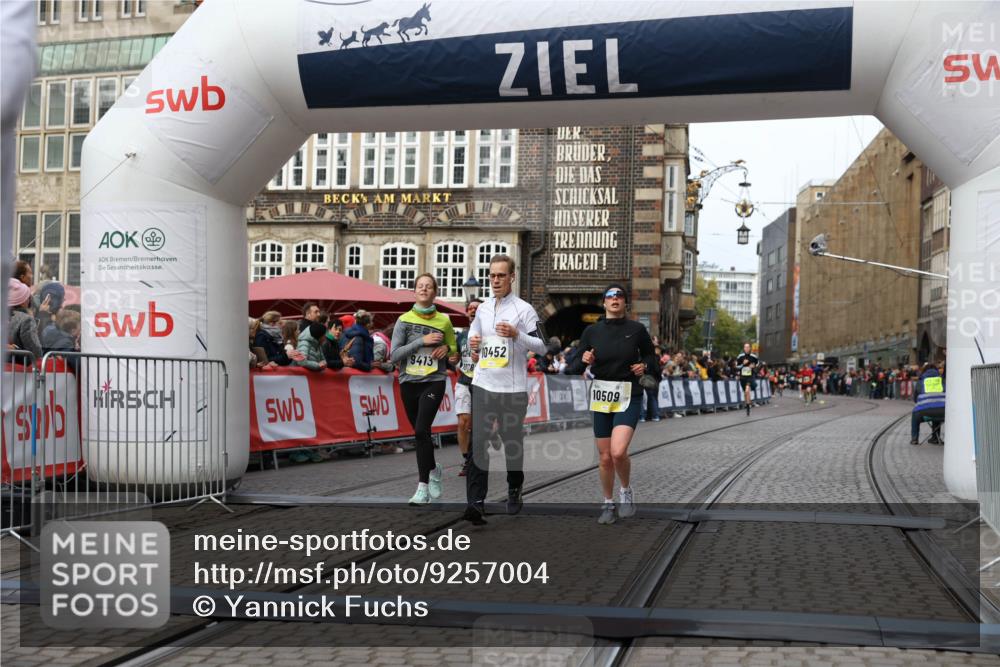 05.10.2025 - 20. swb-Marathon Bremen Yannick Fuchs http://msf.ph/oto/9257004 05.10.2025 10:47:05 Ziel 9413, 10452, 10509, 10661, 10750, 10789, 11189 meine-sportfotos.de