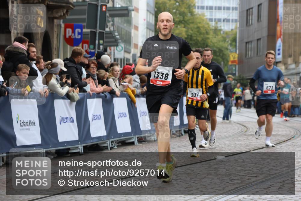 05.10.2025 - 20. swb-Marathon Bremen Strokosch-Dieckow http://msf.ph/oto/9257014 05.10.2025 12:54:40 Ziel 307, 343, 673, 1338 meine-sportfotos.de