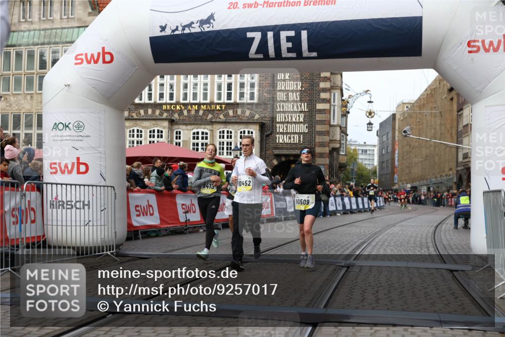 05.10.2025 - 20. swb-Marathon Bremen Yannick Fuchs http://msf.ph/oto/9257017 05.10.2025 10:47:05 Ziel 9413, 10452, 10509, 10661, 10750, 10789, 11189 meine-sportfotos.de