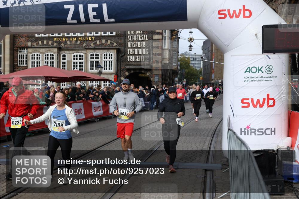 05.10.2025 - 20. swb-Marathon Bremen Yannick Fuchs http://msf.ph/oto/9257023 05.10.2025 11:16:15 Ziel 7109, 9640, 9679, 10220, 10635, 10831, 10846, 11331 meine-sportfotos.de